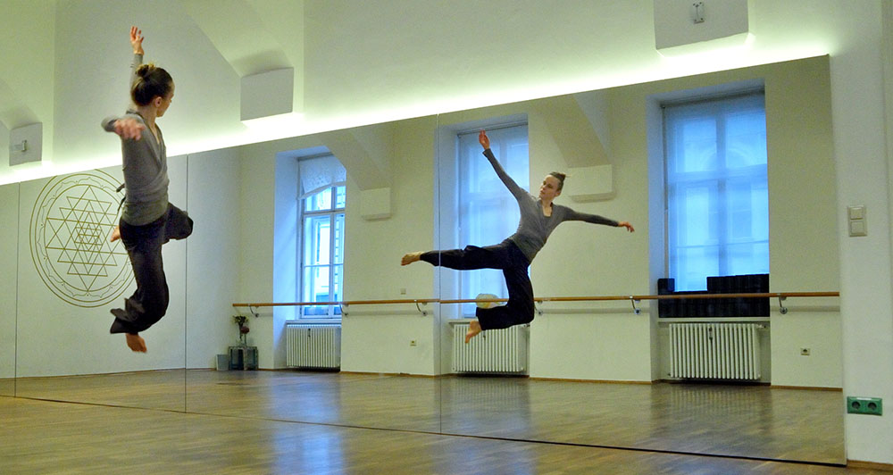 Im Tanztraining lernst du, physikalische Kräfte zu nutzen um mit Leichtigkeit und Kraft zu springen