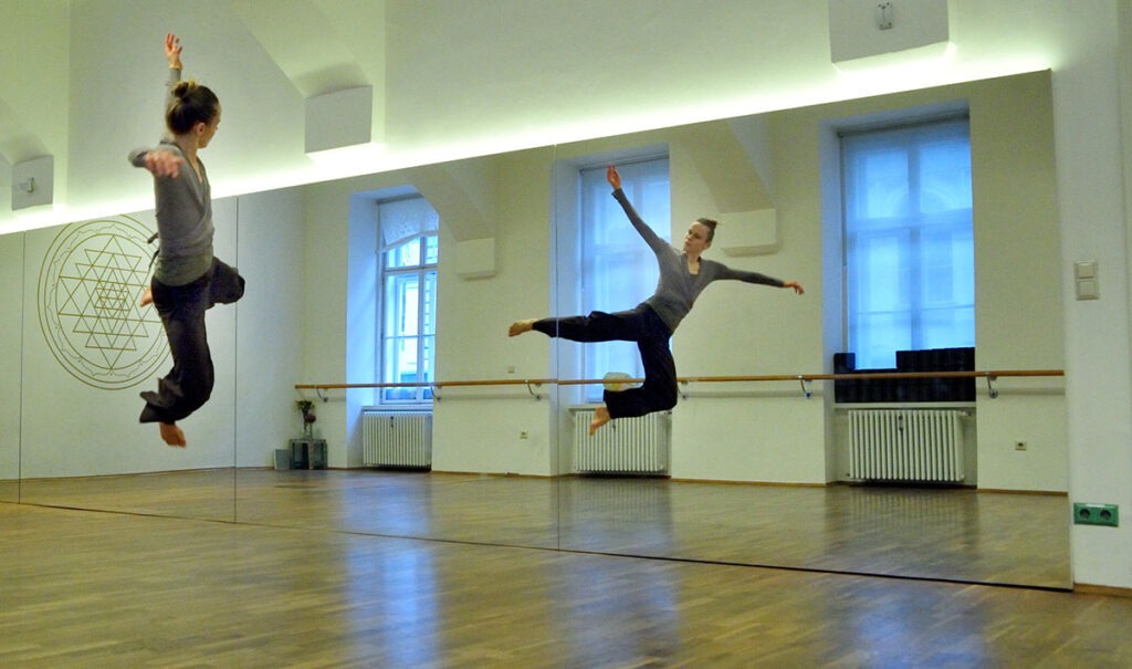 Sprungbewegung im Zeitgenössischen Tanz aus
